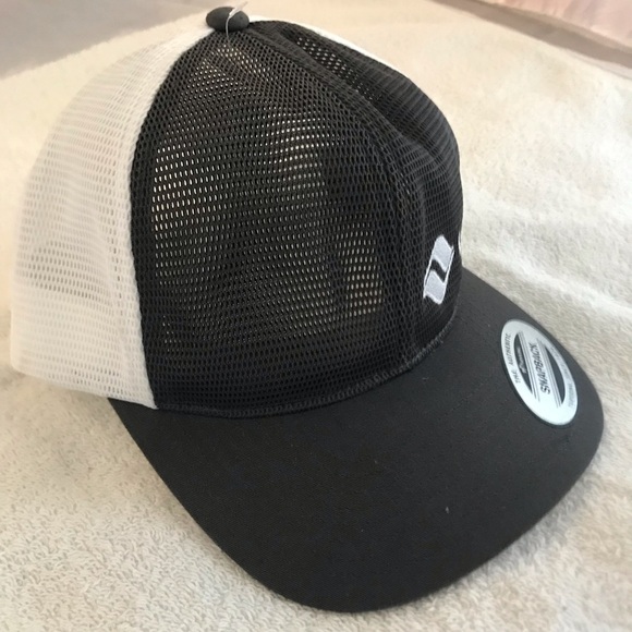 Yupoong for Vail, Colorado Adjustable Grey & White Mesh SnapBack Baseball Cap - Picture 5 of 14